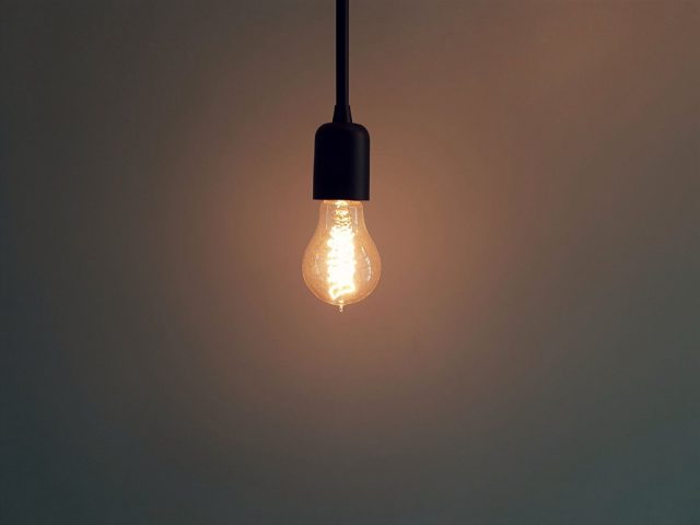 Changer de fournisseur d’électricité pour EDF : ce qu’il faut vérifier